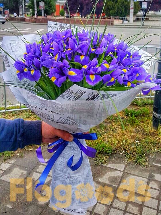 Букет «101 ирис» за 31 594 руб.